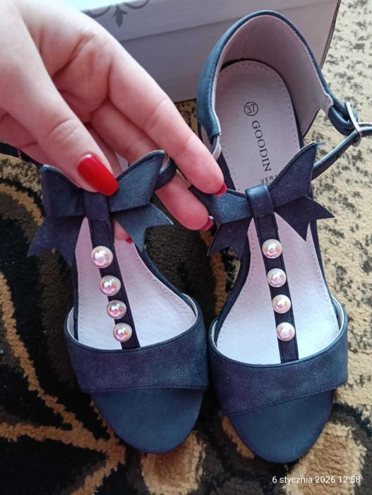 Sandały na obcasie roz. 37 kolor navy blue