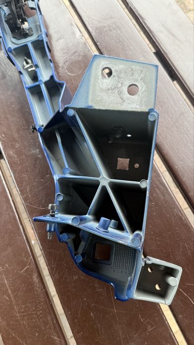 Okular Mocowanie Lampy lewe Maserati Ghibli Lift 2017-