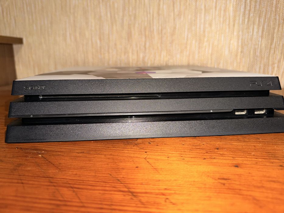 Продам PS 4 Pro 1TR