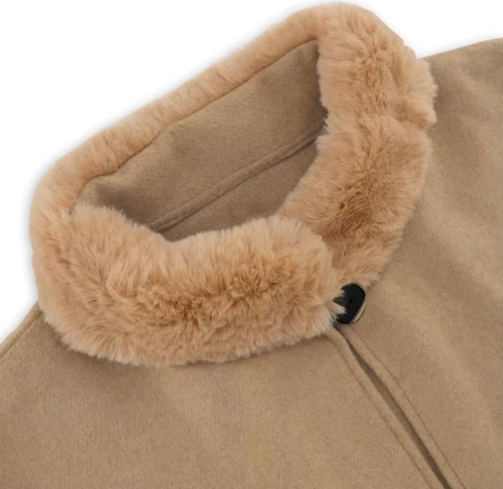 Ponczo/narzuta beżowa ze sztucznym futerkiem