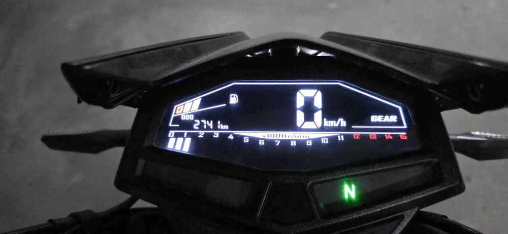 UM Xtreet RS 125 — 2 741 km, Garantia 1 Ano