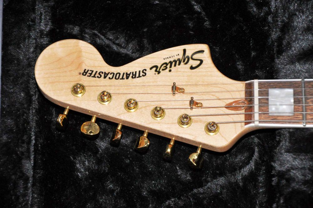 Fender Squier 40th Anniversary Strat SSB Limited Edition.
