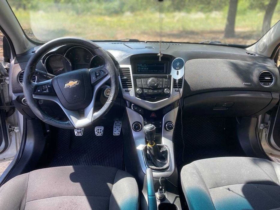 Продам  Chevrolet Cruze