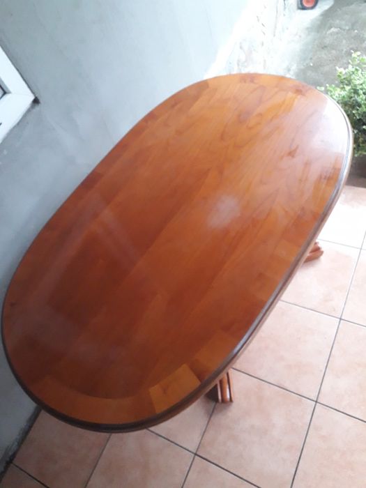 Столик ( країна виробник - Італія)