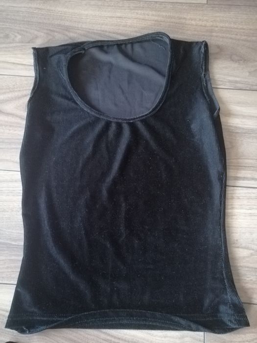 Czarny prążkowany top