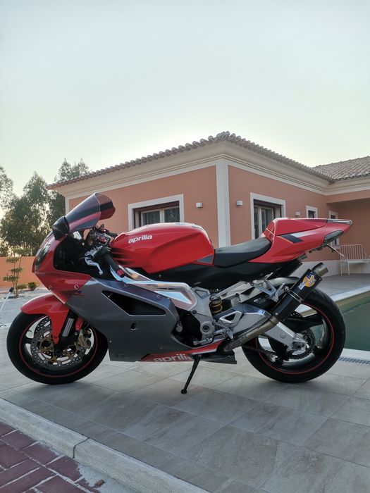 Aprilia rsv 1000