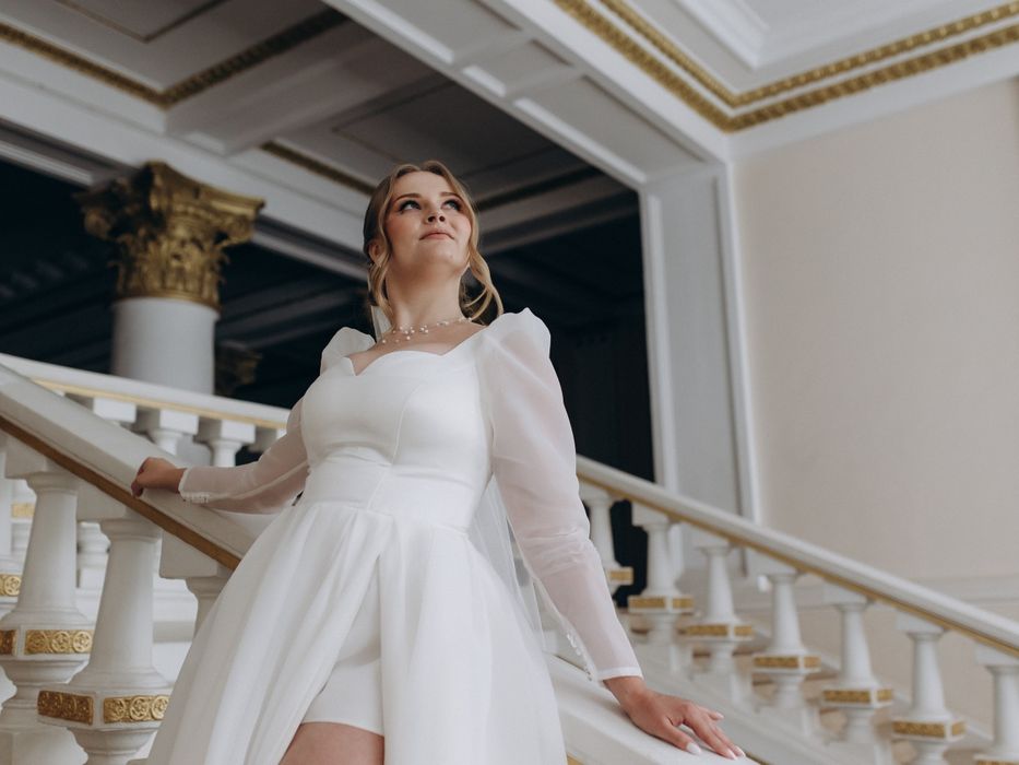 Продам весільну сукню 48 Розмір.