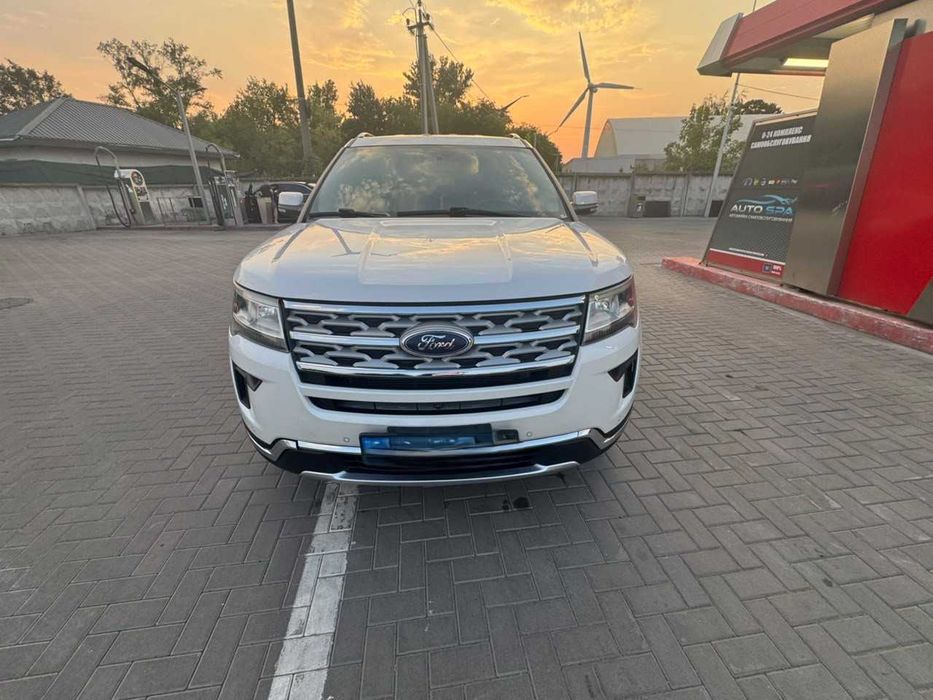 автомобіль форд експлоер