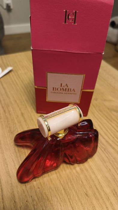LA BOMBA Carolina Herrera