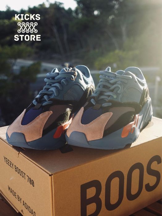 Yeezy Boost 700 Hi-res blue