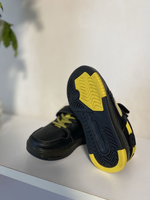 Дитячі кросівки з підсвіткою лед