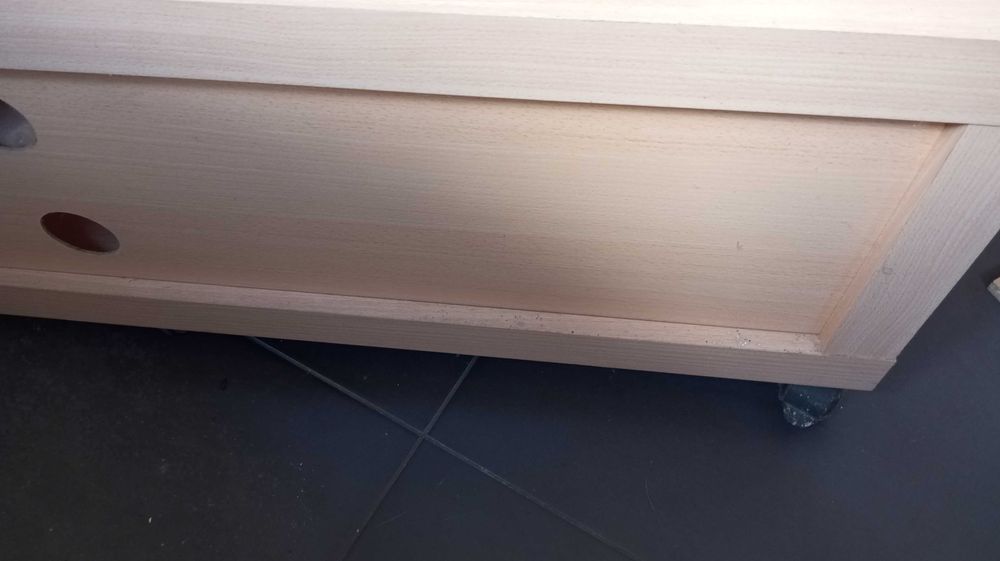 Móvel TV bastante prático com rodízios