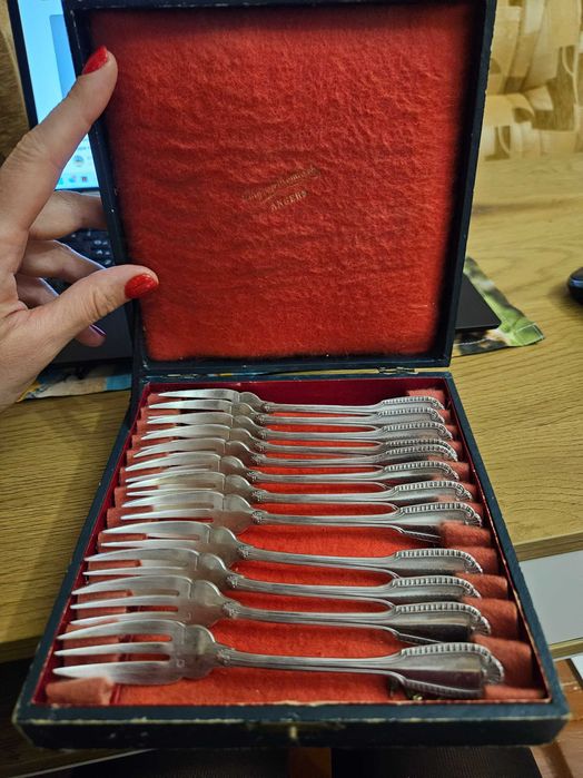 Вінтажний набір посріблених десертних виделок