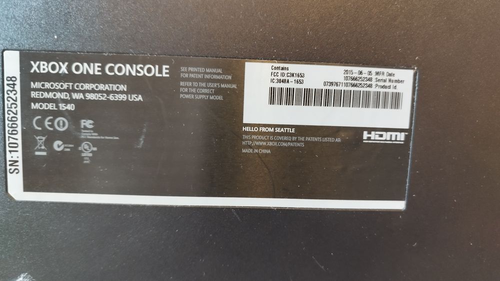 Xbox one + 6 gier + pad