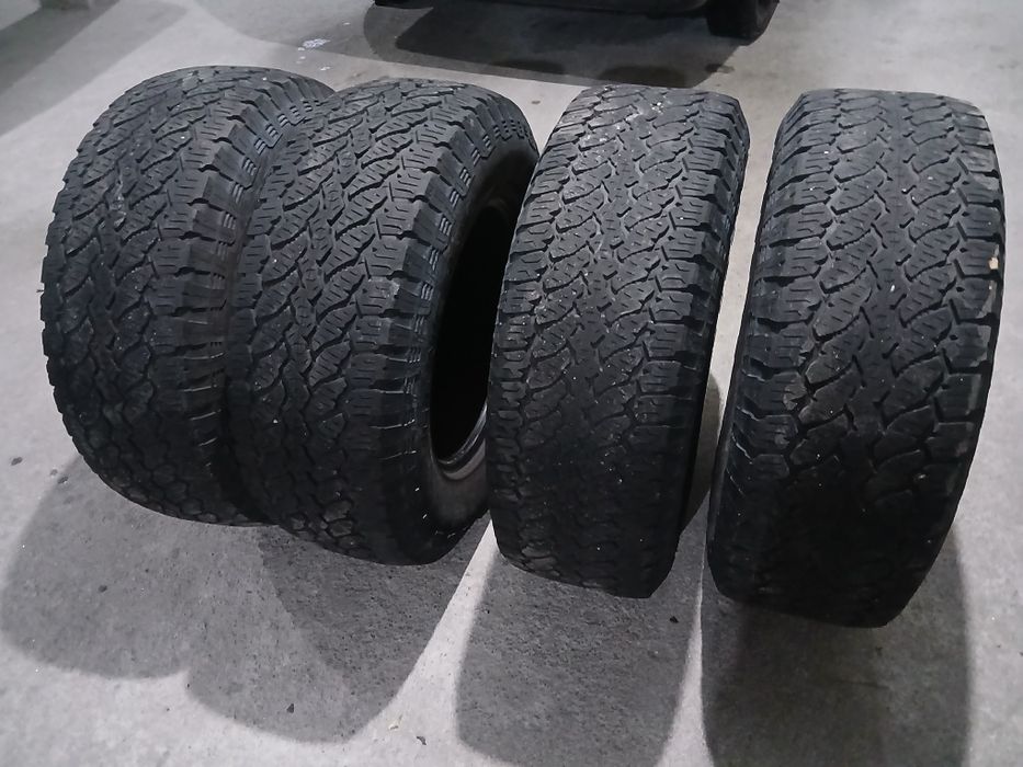 4 Pneus 265/70R17 Continental AT