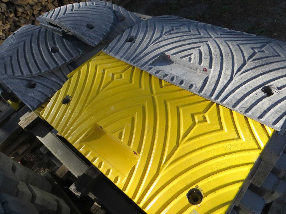 Próg zwalniający 3 metrowy Slowly5 ze śrubami montażowymi (1,5 mies)