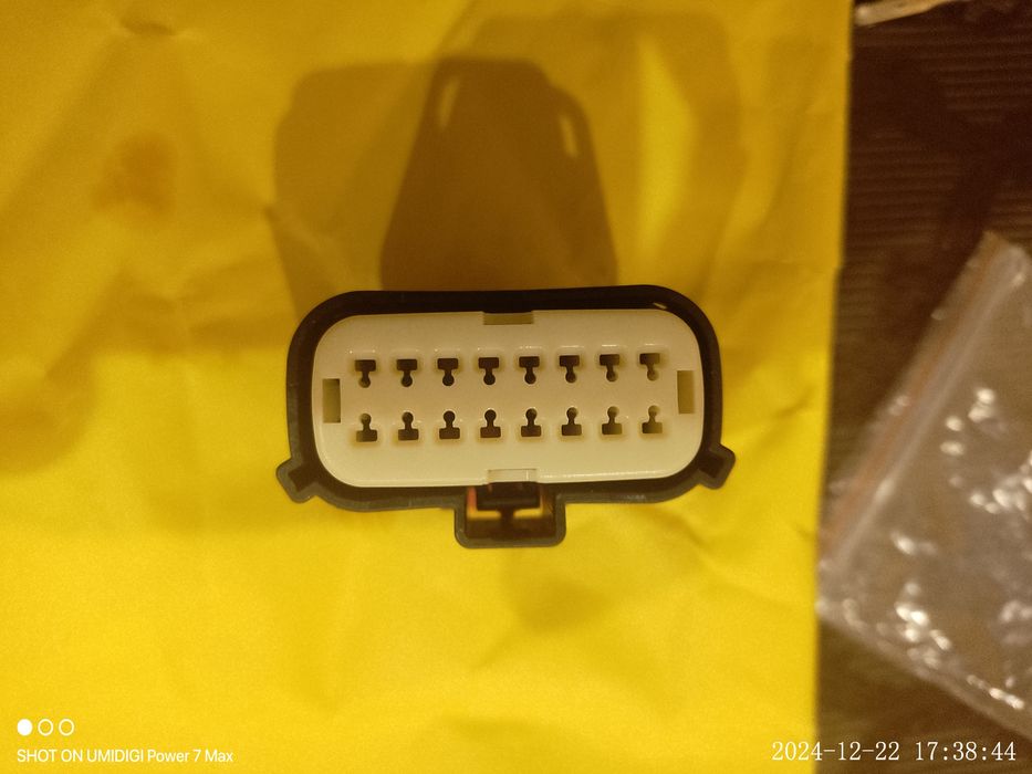 Продам парктроніки tesla model 3 model y и автомобильные разъёмы.