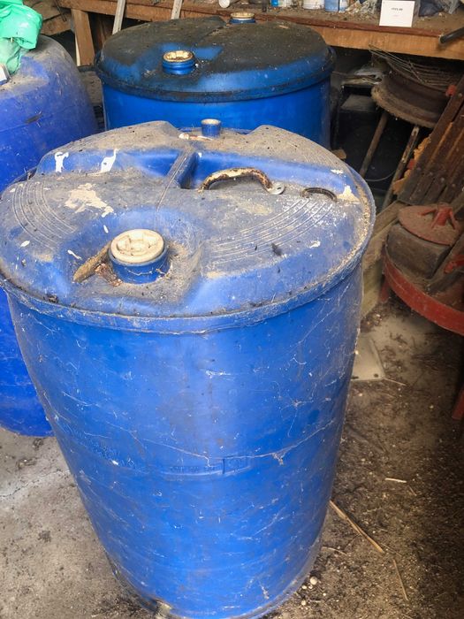 Bidons de plástco de 220 e 110 litros
