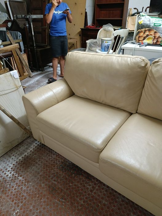 Sofá cama em pele