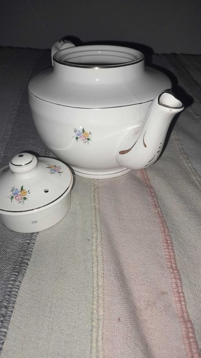 Vendo bule de chá, loica de sacavem vintage.