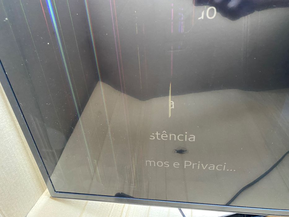 Smart TV Samsung UE43KU6000 com defeito no ecrã