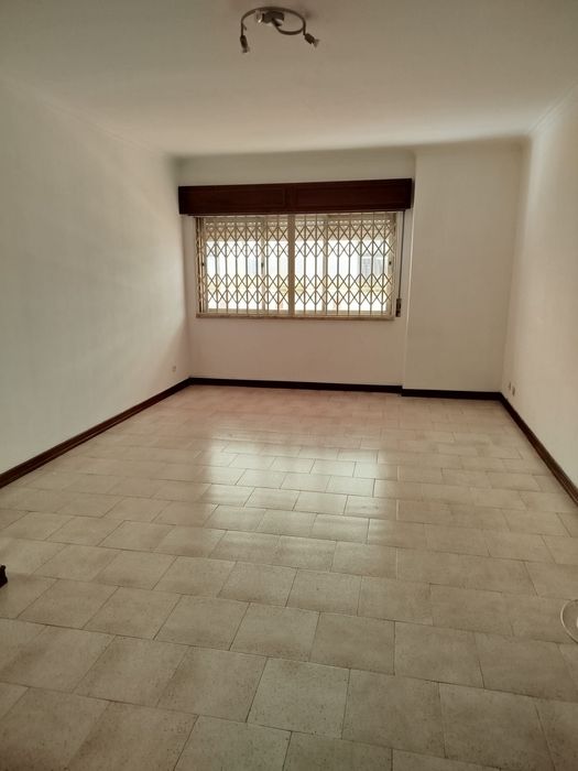 T1 Benfica, 1 parqueamento