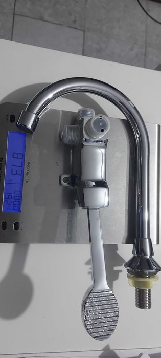 Torneira de pedal água quente e fria misturador 1 ou 2 águas