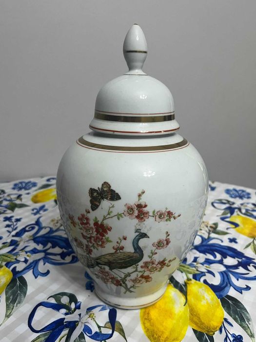 Jarra decorativa em porcelana portuguesa com tampa – pavão e flores
