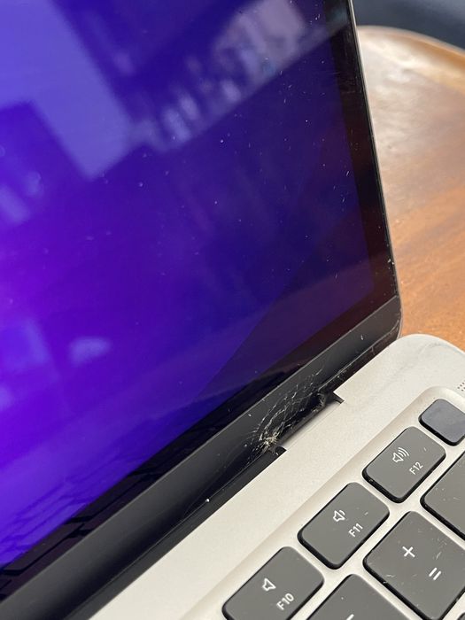 MacBook Air (2022) M1 8GB
