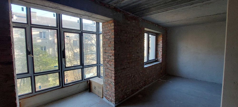 Продається простора 1,5-кімнатна квартира в Центрі міста