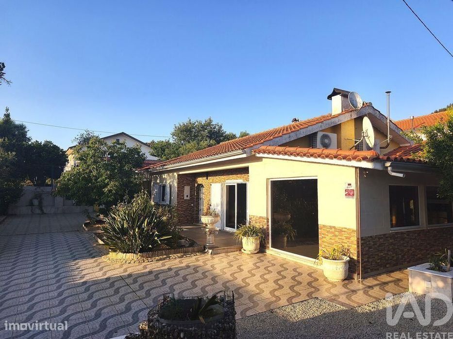 Casa / Villa T2 em Miranda do Corvo de 384,3 m2