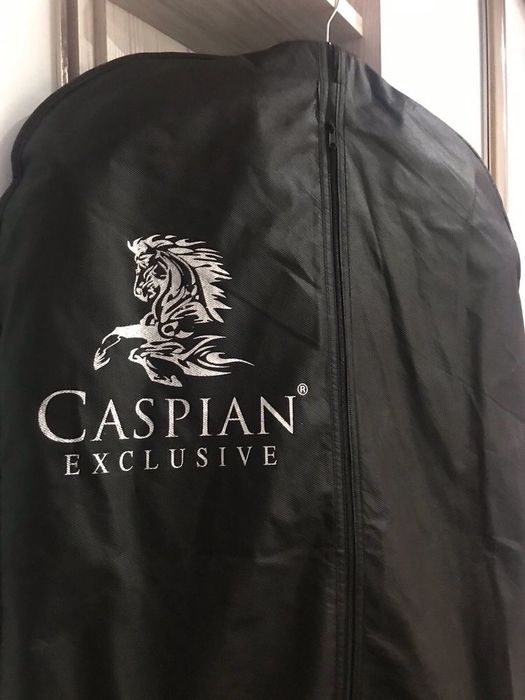 Новий чоловічий костюм смокінг.