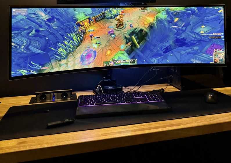 Monitor Samsung Odyssey OLED G9 G93SD 49" 240Hz DQHD - stan bardzo dobry/idealny