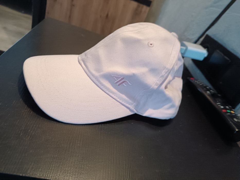 Podróży róż, damska czapka z daszkiem 4f 
, rozmiar s