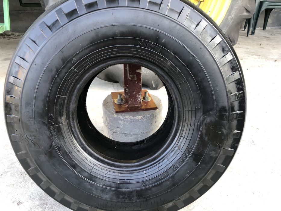 Opona 10.00-12 NOKIA