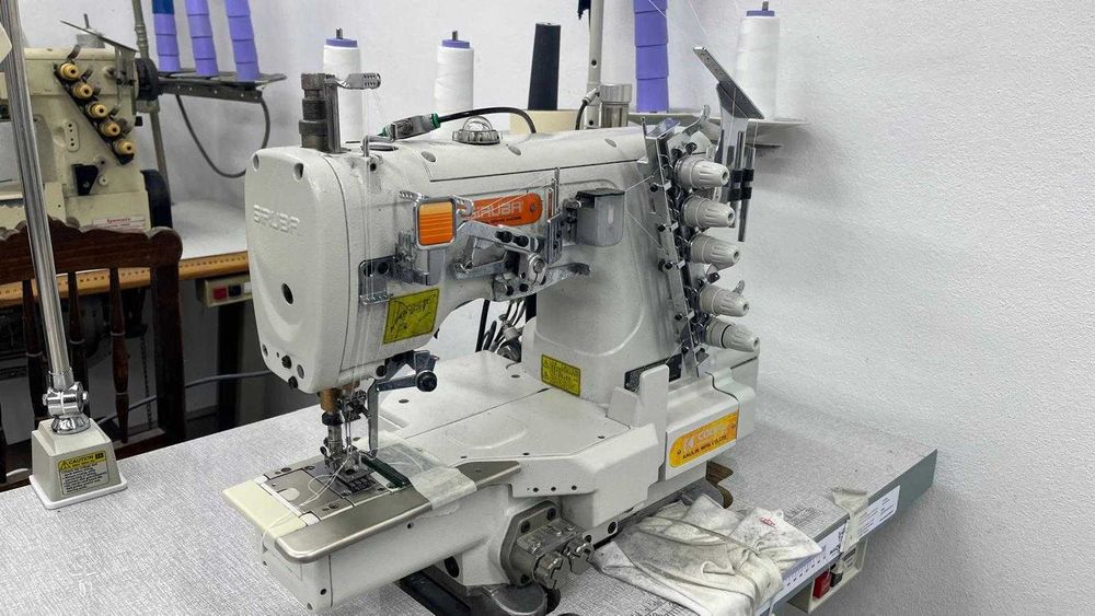 Maquina de Recobrimento com corte de linha Siruba