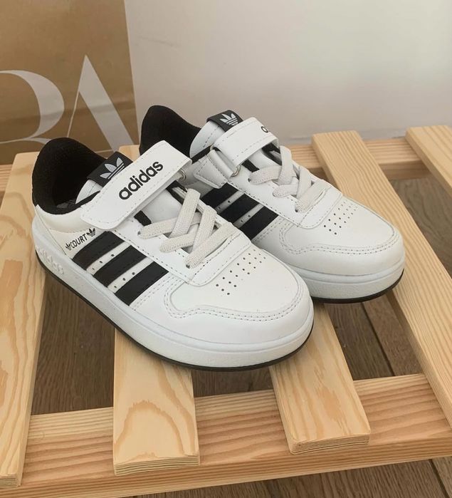 Дитячі кросівки adidas р.24 (14,5см)