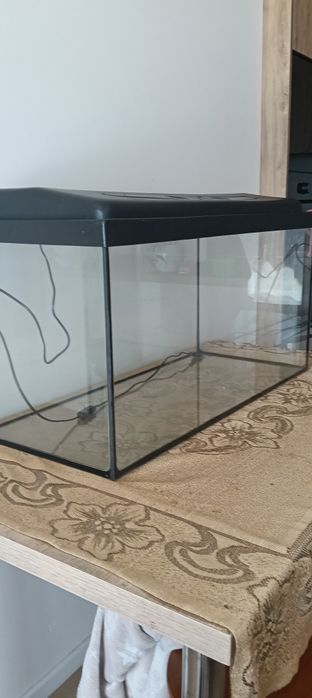 Sprzedam akwarium 120 l z pokrywą i oświetleniem