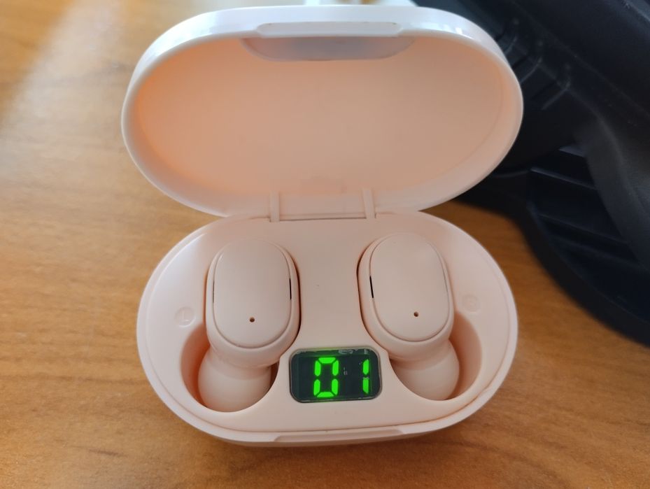 Auriculares E7S bluetooth Fones cor de rosa .para peças Usados