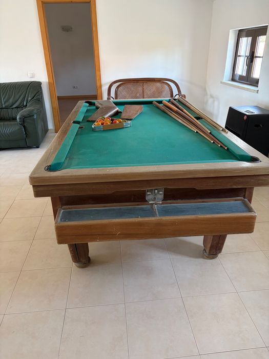 Snooker usado a precisar de alguma restauração