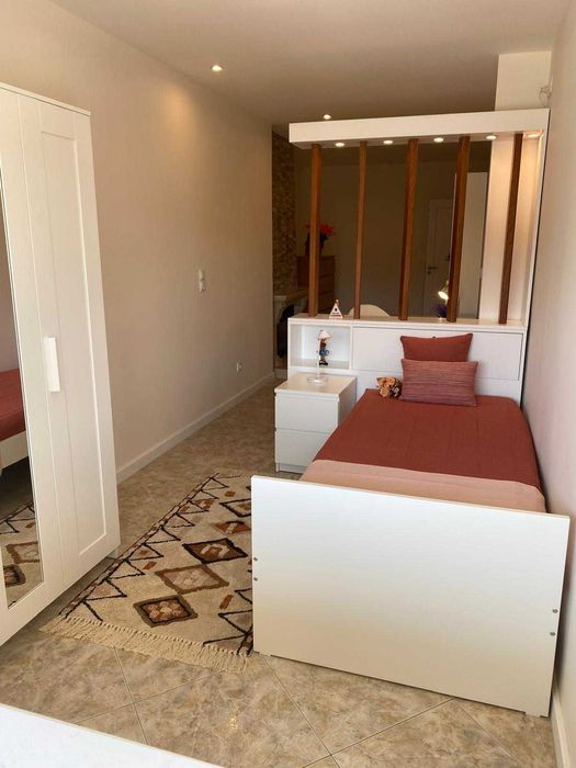 Quarto Particular para Estudante Universitária. Zona Hosp S.João/ISCAP