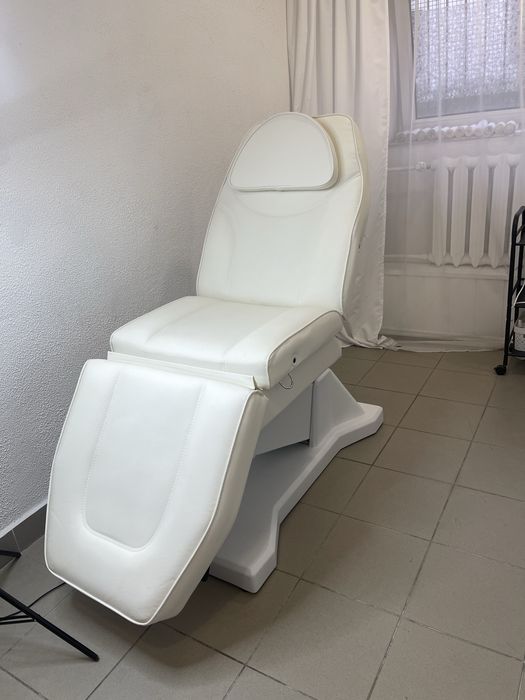 Fotel kosmetyczny elektryczny – regulowany, podologiczny