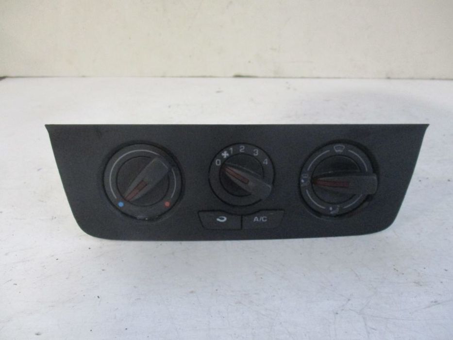 Comando Ar Condicionado Saufagem Seat Ibiza 6J 2008 a 2017