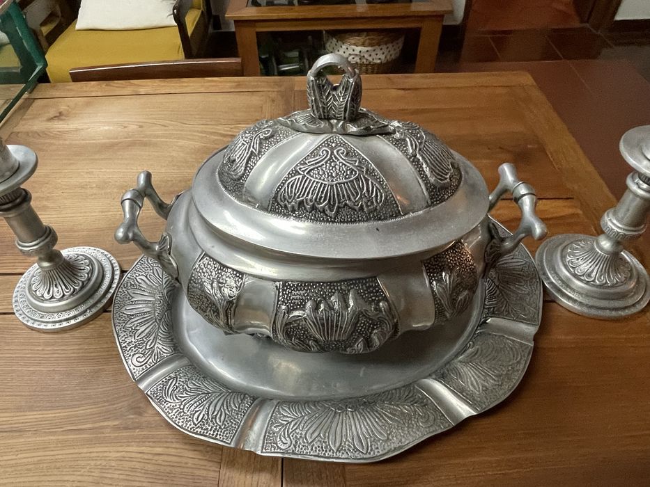 Terrina e castiçais em liga estanho