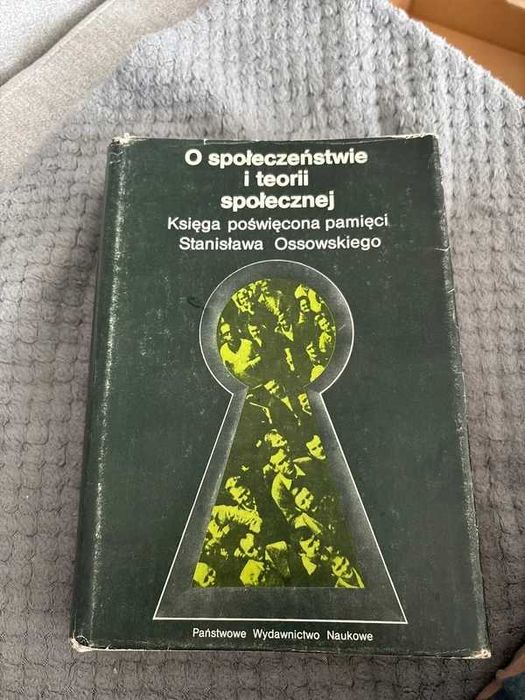 O społeczeństwie i teorii społecznej