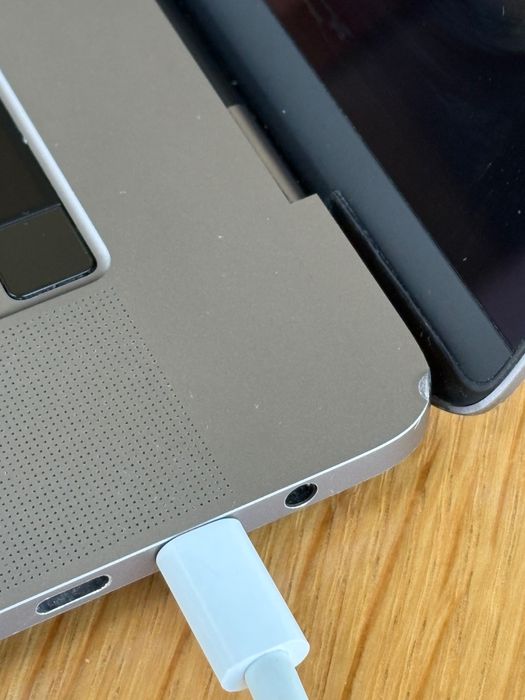 MacBook Pro 15", 32 GB RAM,  Intel Core i9, 2019 r. NOWA BATERIA