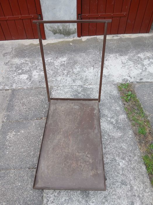 Wózek ręczny na malych kółkach