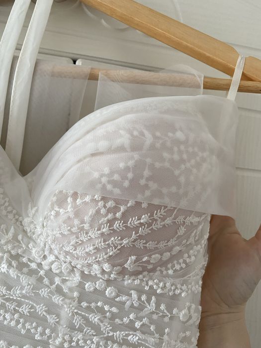 Сукня весільна.