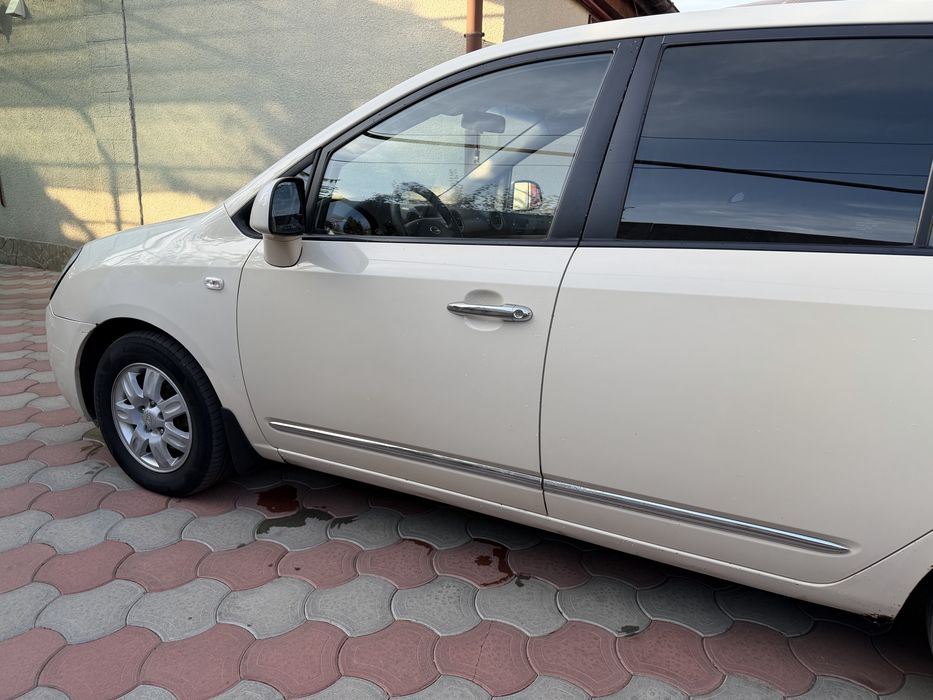 Продам Kia Carens 2009 год 2.0 Бензин Автомат