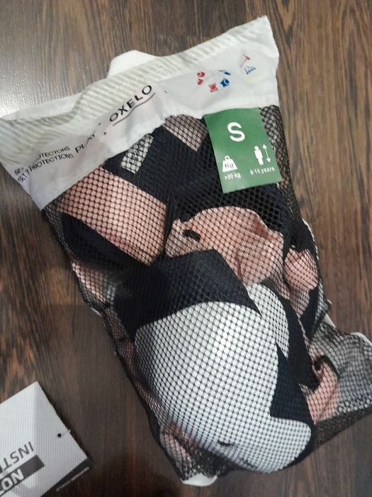 Patins em linha + proteções + capacete